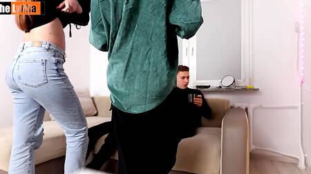 Подружку обменялись парнями, что взять в ротик новый крепкий хуй