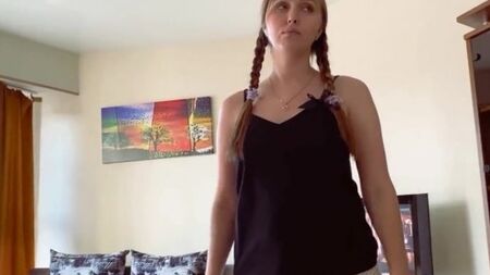 Папаша остудил жаркую киску жопастой дочки собственным хуем, выебав ее раком