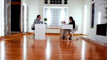 Зрелая начальница предлагает ЖМЖ групповушку вместо работы своим сотрудникам