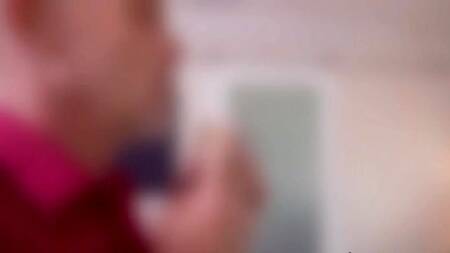 Отец нюхает трусики и продолжает жарить тугую письку сексапильной дочки