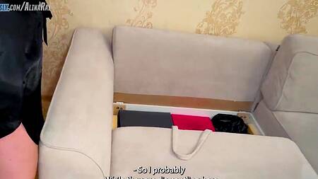 Припарковал хуй в киску толстозадой мамочки, которая застряла раком