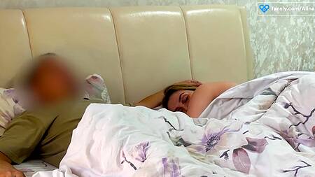 Безумное желание пьяной жопастой крали взять глубоко в рот и трахаться