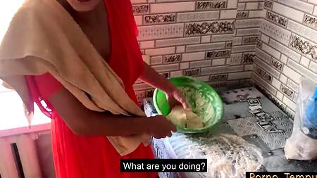 Рыженькая соседка с недотрахом всегда рада поебаться пока мужа нет дома