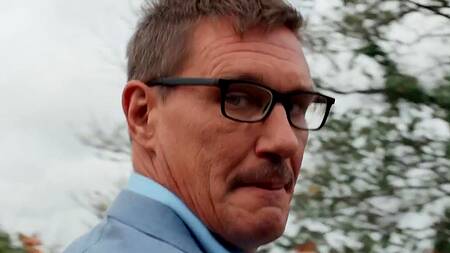 Жена идет ебаться с охранником пока муж смотрит фильм