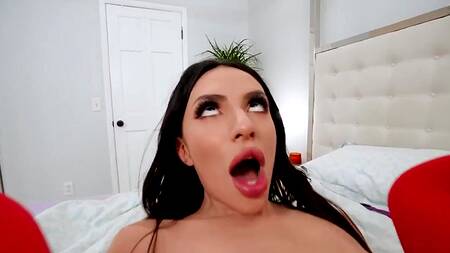 Телка застает подругу за просмотром анального порно