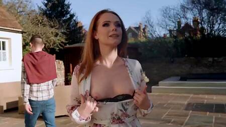 Пока муж читает письма, рыжую жену трахает почтальон