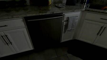 Рыжая милфа с татуированной рукой соблазняет на интим