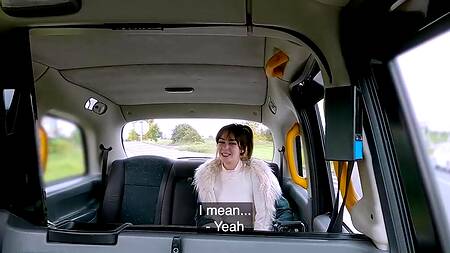 Пассажирка в розовом белье соблазняет таксиста