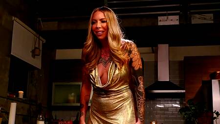 Заночевал у друга и ночью прокатил его мамку на хуе