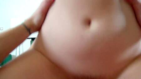 Молодая мачеха очень хочет заняться сексом