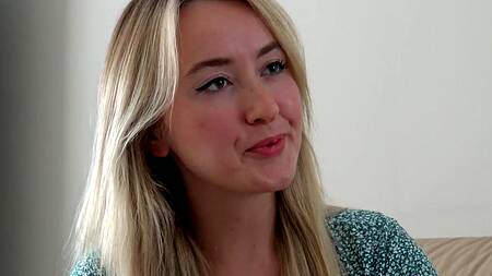 Молодая мачеха очень хочет заняться сексом