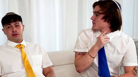 Мачехи с помощи группового секса отвлекают пасынков от религии