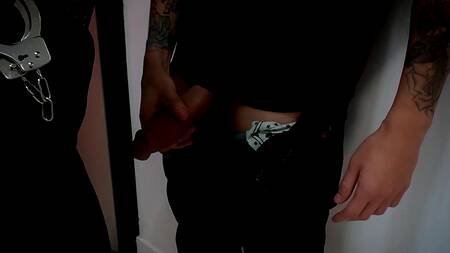 Skylar Snow вершит правосудие, полицейская трахается с преступником