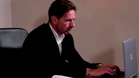 Зрелый учитель трахает развратницу вместе со студентом