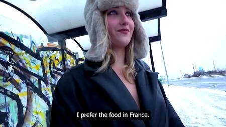 Милая девушка в шапке ушанке соглашается на секс за деньги