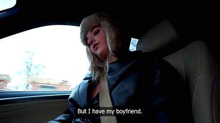 Милая девушка в шапке ушанке соглашается на секс за деньги