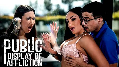 Жаркая ебля шикарной милфы с сыном подруги