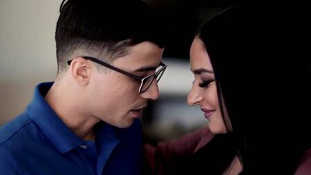 Жаркая ебля шикарной милфы с сыном подруги