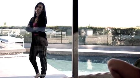 Жаркая ебля шикарной милфы с сыном подруги