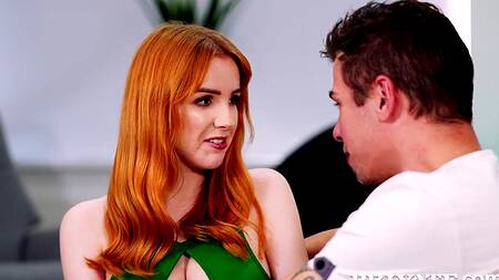 Рыжая девушка хочет секса на втором свидании