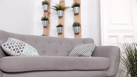 Любуется упругой попой спящей подруги и разводит её на секс