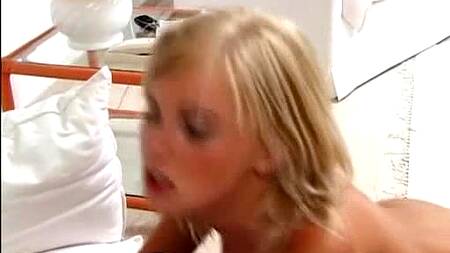Любимая порнушка с супер милой блондинкой