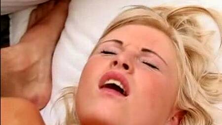 Любимая порнушка с супер милой блондинкой
