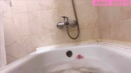 Сестра присоединилась к брату и трахнулась в ванной