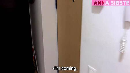 Подруга девушки зашла в гости и соблазнила на секс