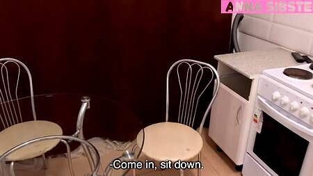 Подруга девушки зашла в гости и соблазнила на секс