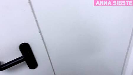 Трахает администраторшу в качестве моральной компенсации