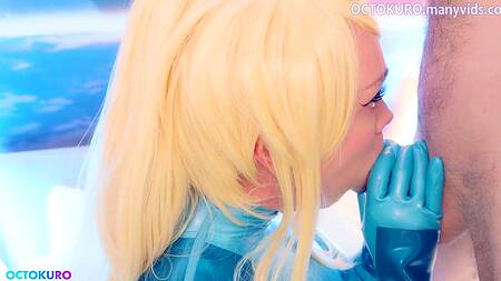 Телка в обрезе андроида (Samus Aran) ублажает мужика