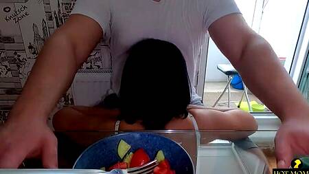 Мачеха в белом белье возбудила пасынка