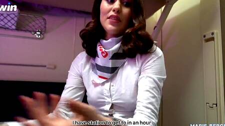 Красивая проводница трахается в купе с пассажиром