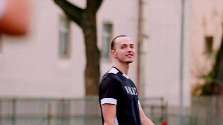 Футболист после матча трахает белокурую милашку