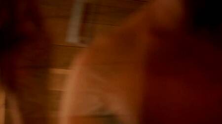 Девушка в сауне показывает тело и соблазняет на интим