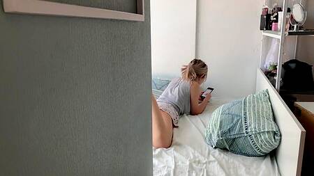 Милая сводная сестра не может отказаться от крепкого члена