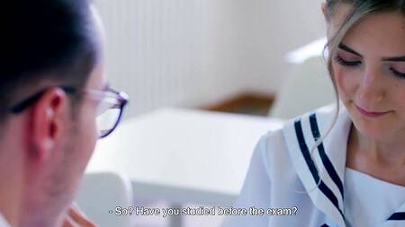 Молодой препод после занятий трахает студентку