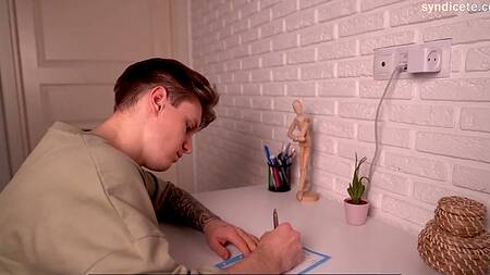 Милашка дарит девственнику на новый год свою киску