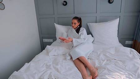 Пасынку приходится делать массаж и ебаться мачеху