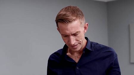 Зрелая Zoe Grey дрочит в машине и наслаждается большим членом