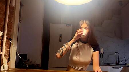 Русскую на 18-летие трахает ветеринар