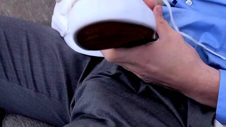 Стройная падчерица раздевается и соблазняет отчима