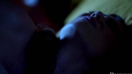 Красотка в красном белье захотела жесткого секса