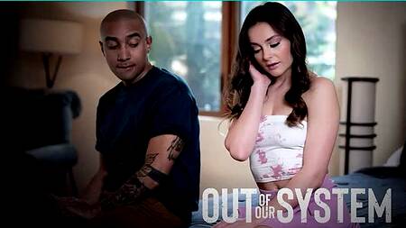 Негр проводит время с красивой сестрой жены и ебет её