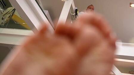 Красотка Tiffany Tatum любит когда ей лижут ноги