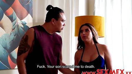 Латинка ебется с другим и просит парня ей не мешать