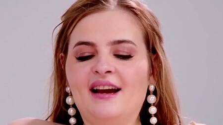 Увидел большую жопу уборщицы и возбудился