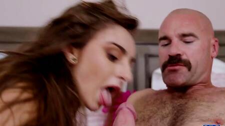 Сочная дочь друга неравнодушна к анальным утехам