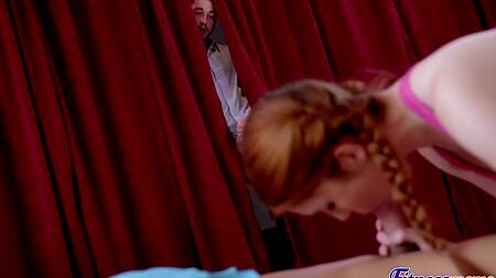 Рыжая девка с косичками трахается с тренером и парнем